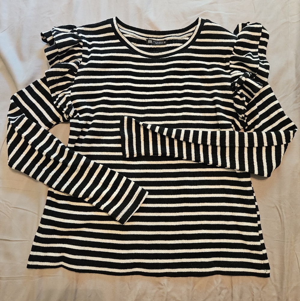Zara - Striped Black and White Ruffle Sleeve Top M